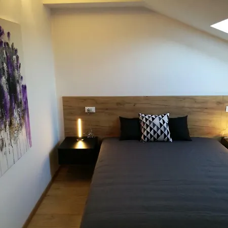Apartment Aida *